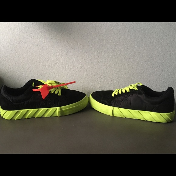 Off white mens Arrow Low top Fluo sneakers - Picture 3 of 6
